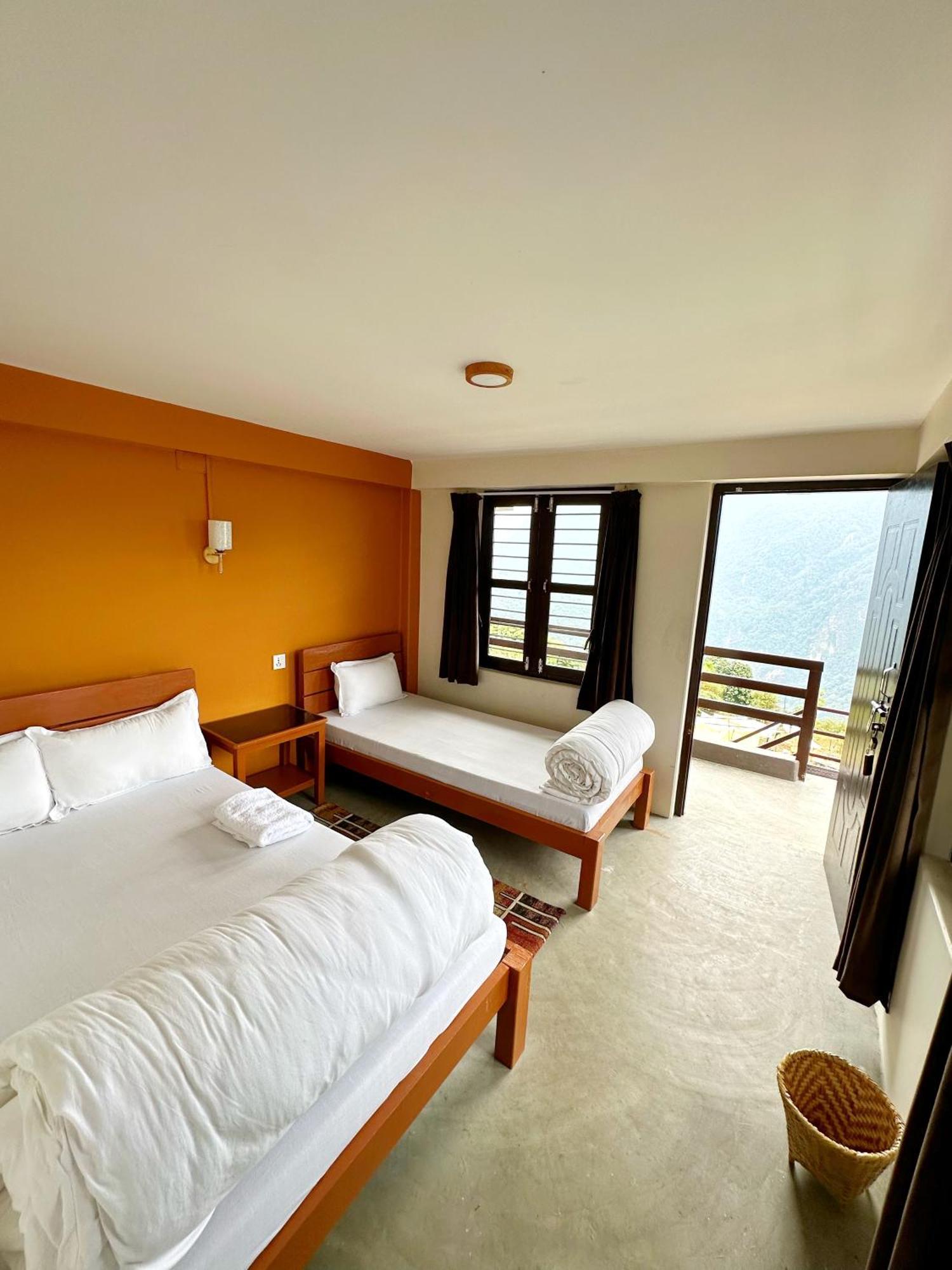 Hill Top Lodge Ghandruk Astam Buitenkant foto